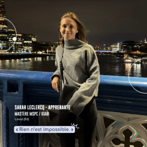 Sarah Leclercq étudiant en mastère à laval, pose de nuit devant un pont au états unis