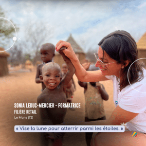 Sonia Leduc-Mercier, formatrice sur le campus Ecofac Le Mans lors d'un déplacement humanitaire pour la construction d'écoles