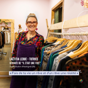 Laeticia Leduc, tutrice en entreprise d'une étudiante à ecofac rennes pose dans sont magasin de vêtement