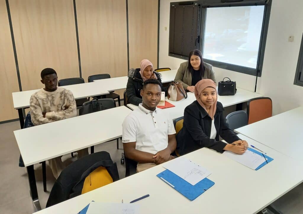 Les-apprentis-dauteuil-lors-de-la-premiere-session-de-formation-le-27-mars-chez-Ecofac-Nantes