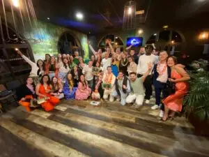 les étudiants Ecofac Laval posent en groupe lors de la soirée de gala du campus Ecofac