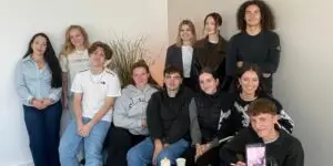 groupe d'étudiant de rennes en bts communication durant un cours de vidéo