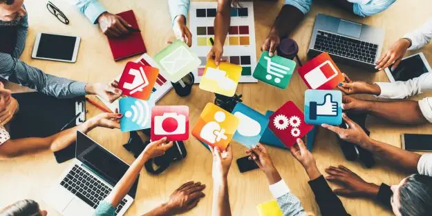 groupe de travailleurs représentants le réseaux professionnel