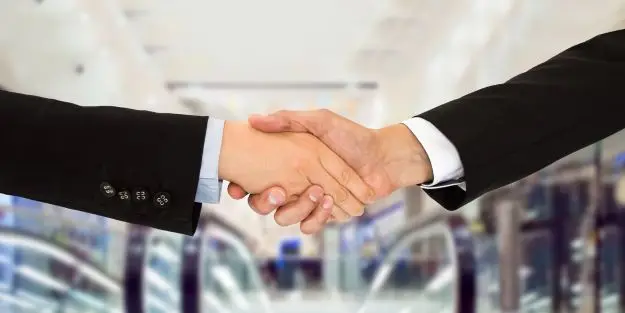 poignet de main de commercial