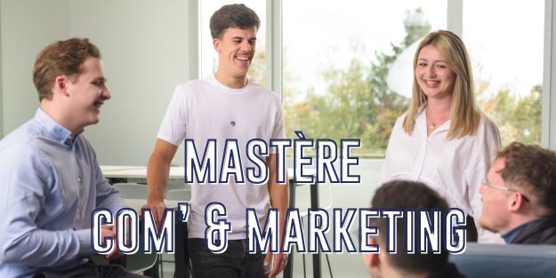 Groupe d'étudiant dans la cafet du campus