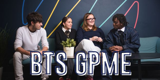 étudiants à l'accueil du campus Ecofac