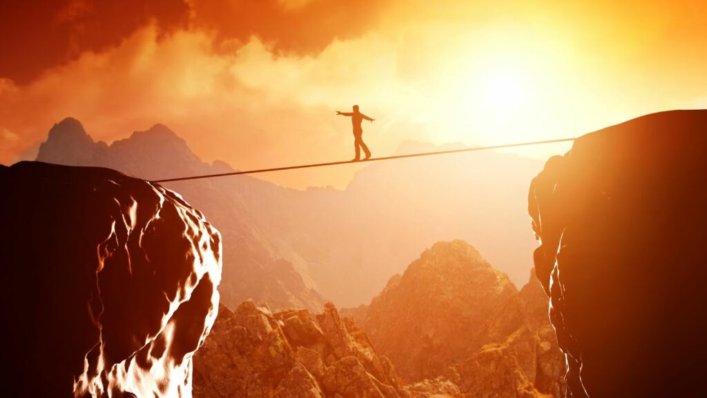 une personne au dessus du vide pour symboliser le courage