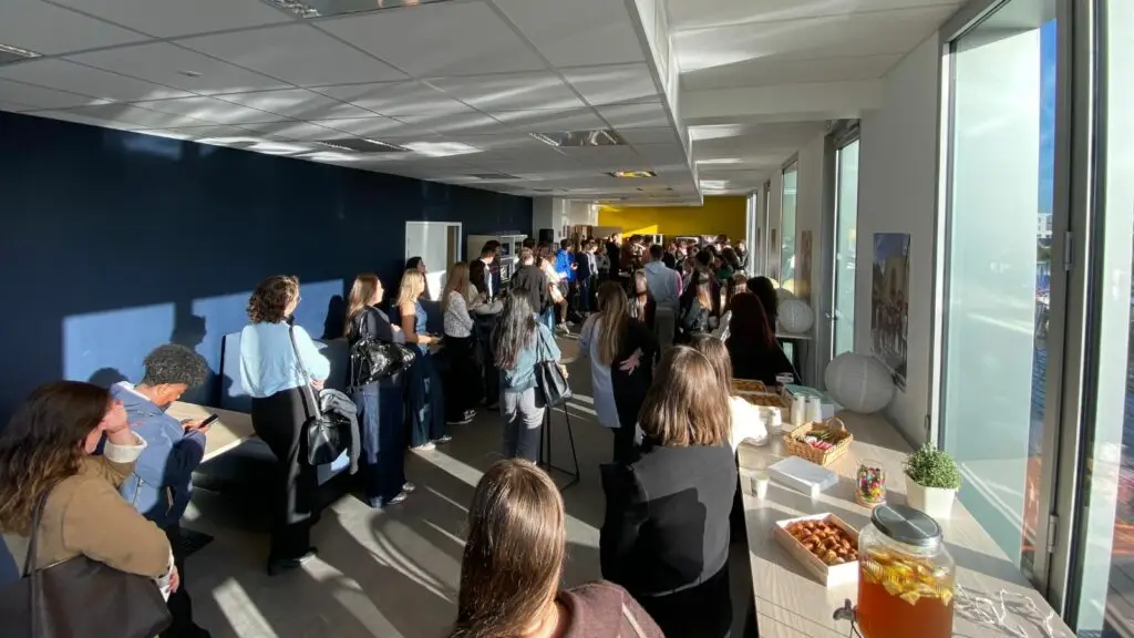 Groupe d'étudiant lors de leur rentrée au campus Ecofac