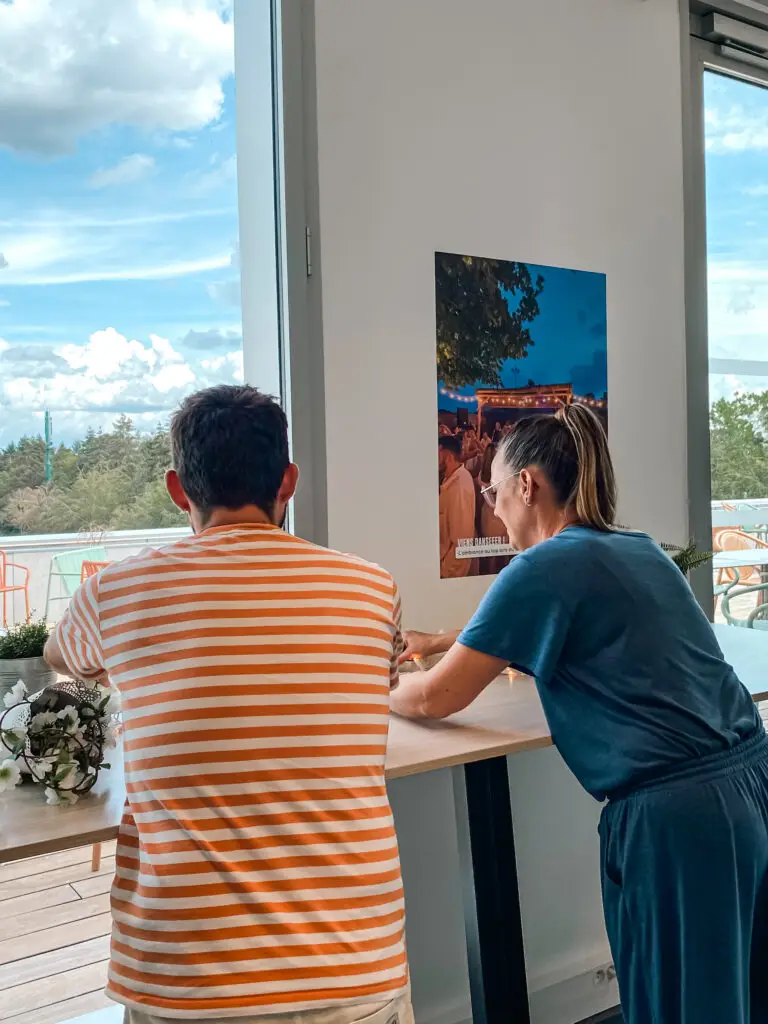 Maxime et Lénaïg préparent les rooftop pour la rentrée Ecofac