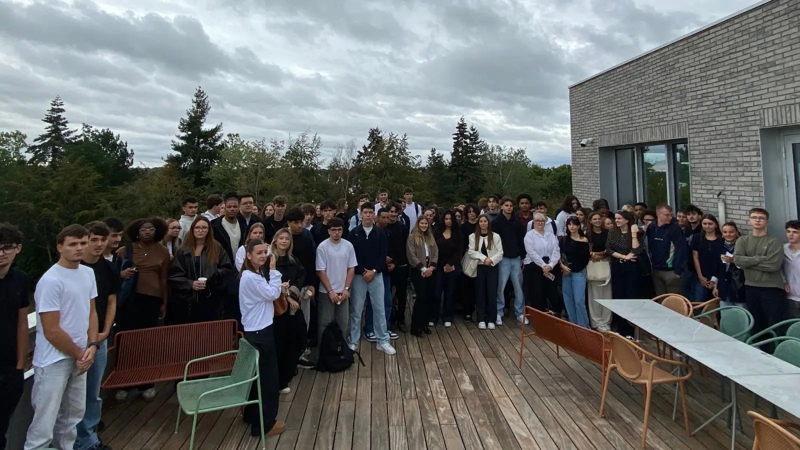 étudiants sur le rooftop pour la rentrée Ecofac